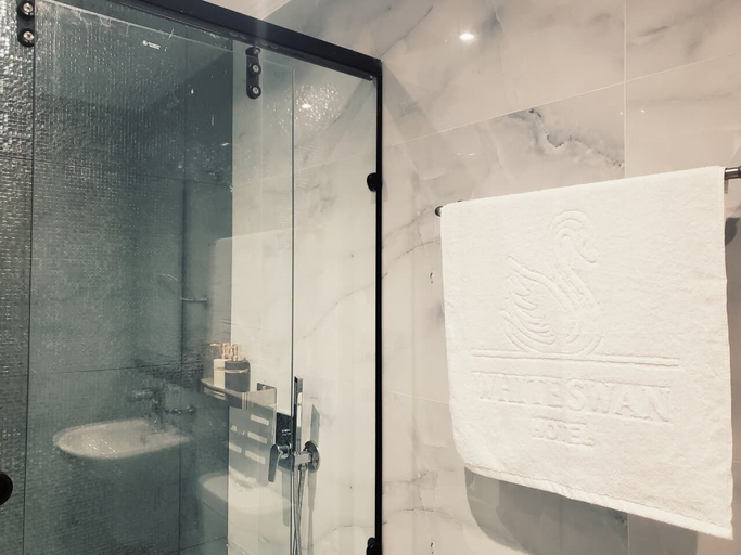 Bathroom 3, white swan hotel, 'Abdin