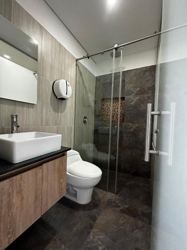 Bathroom 2, HOTEL PISO 12, Bello