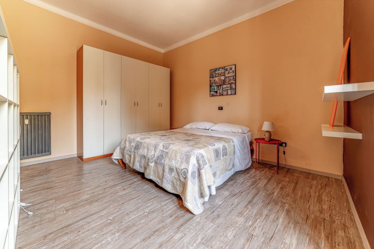 Room 2, Claudio Flat - Metro Re di Roma, Roma