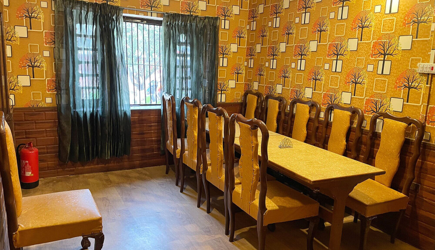 Dining room, Lakshmi Guest House, Srinagar