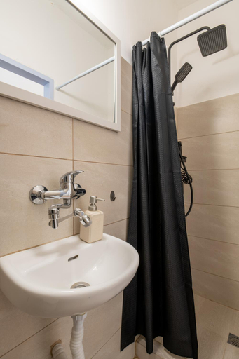 Bathroom 2, Brown Emerald