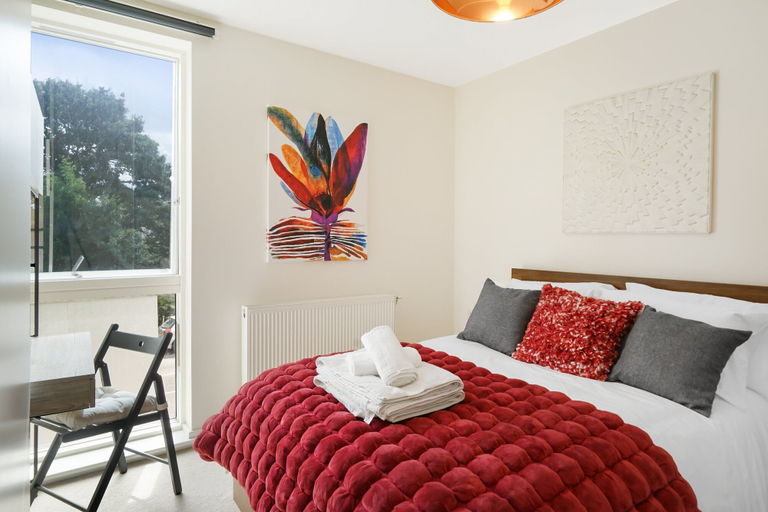 Room 4, Stylish 2-Bed Flat Near Central London, London