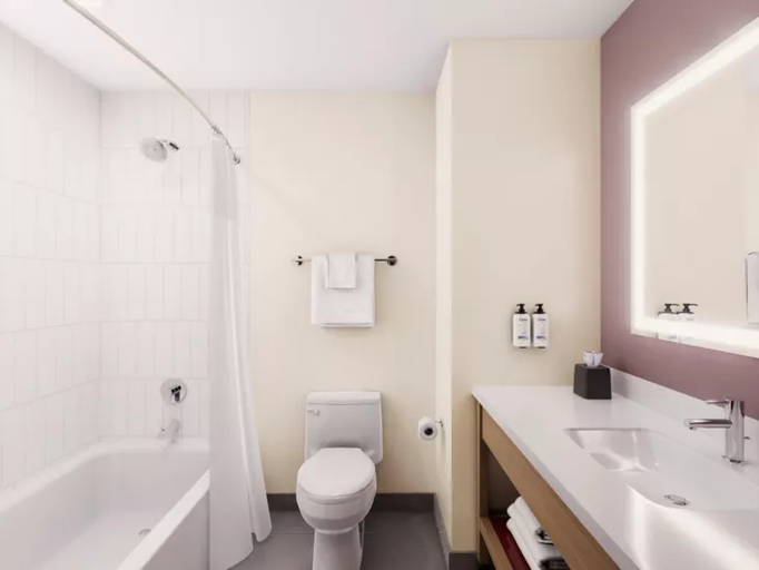 Bathroom 5, Garner Hotel NORTH BERGEN - NYC GATEWAY by IHG, North Bergen