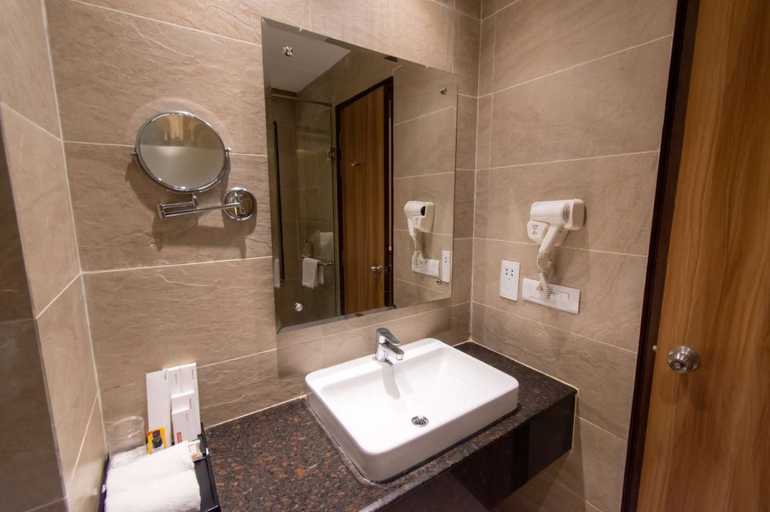 Bathroom 3, The Grand Ambassador, Kapurthala