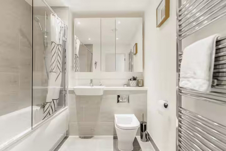 Bathroom 3, Stylish 2-Bed Flat Near Central London, London