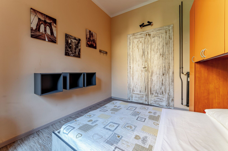 Room 3, Claudio Flat - Metro Re di Roma, Roma