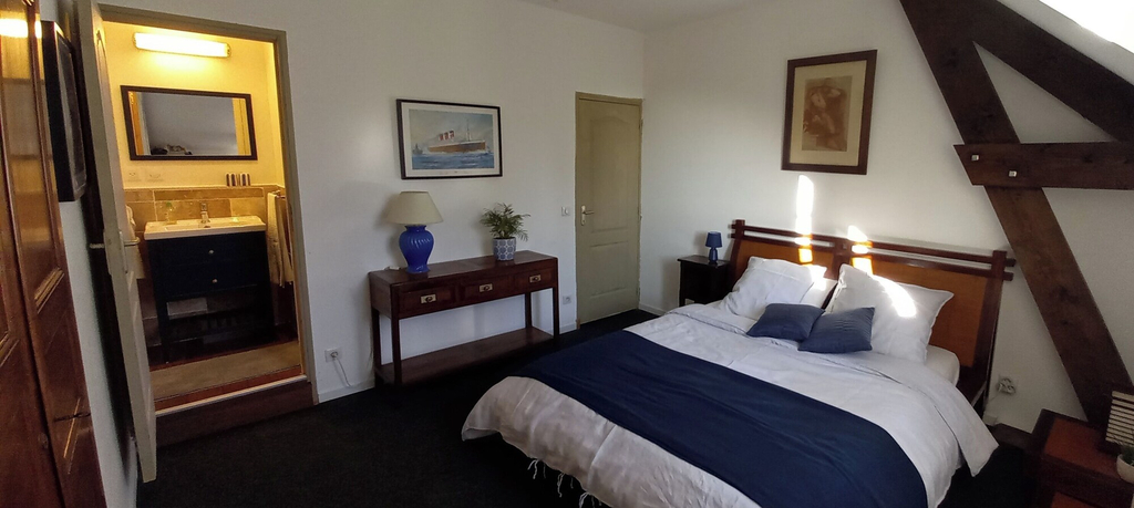Room 2, La Némerie, Sarthe