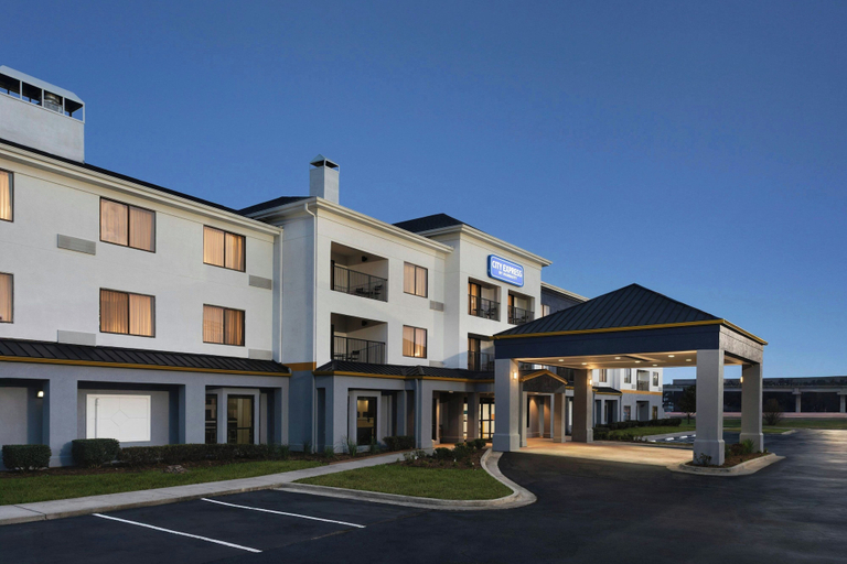 Exterior & Views