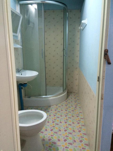 Bathroom, Wansabai Hostel, Muang Kanchanaburi