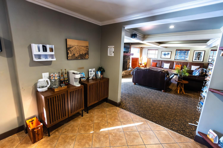 Public Area 4, The Sierra House, Mono