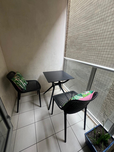 Property grounds, Cozy & Affordable in CBD - Free Wine, Adelaide