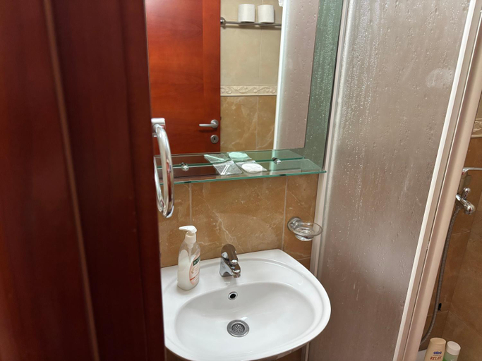 Bathroom 2, Glory Suites
