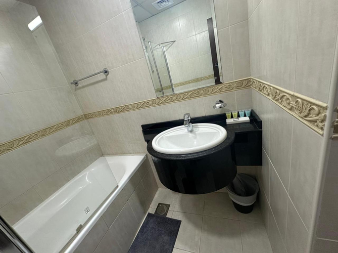 Bathroom 2, Private Room in Co-living Apartment Dubai Marina, Dubai