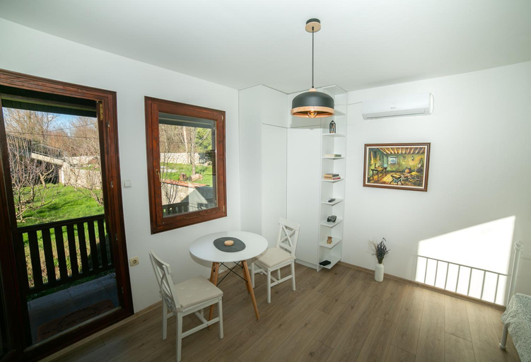 Others 5, Plamenatz studio apartments