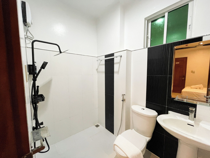 Bathroom 3, The Town, El Nido