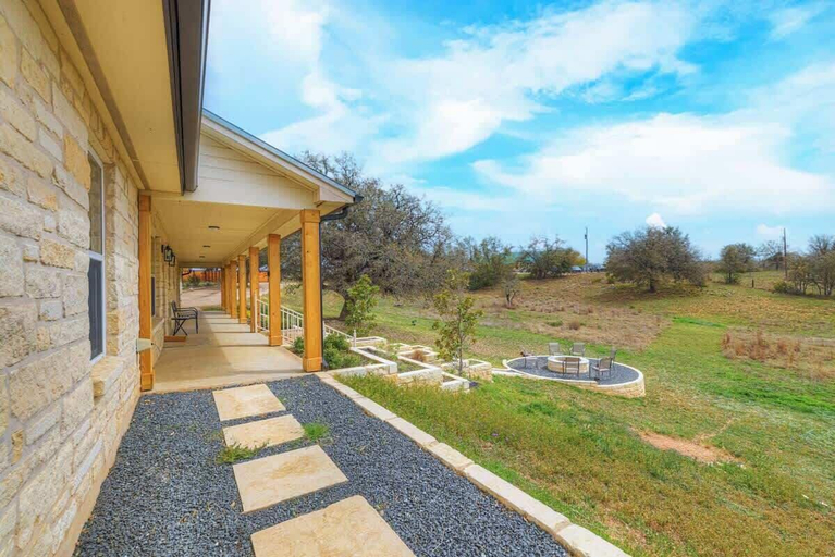 Exterior & Views 2, Starlight Meadows 3 mi to Downtown W/hot tub, Gillespie
