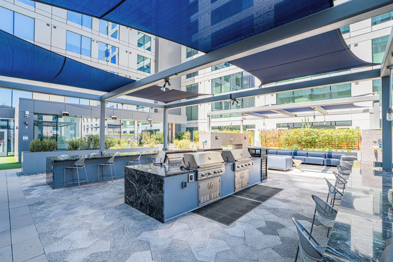 Outdoor dining 3, Premium Stay 2mins to PHX Convention Ctr, Maricopa