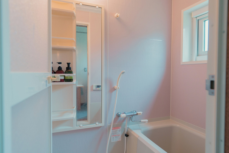 Bathroom 3, pekolela, Yakumo