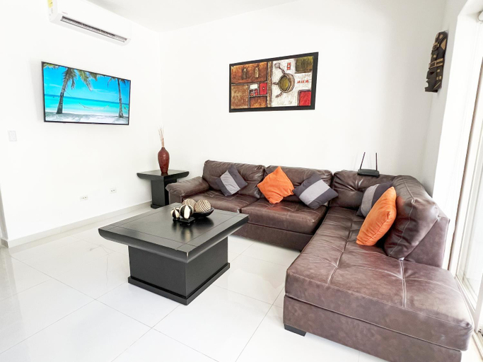 Others 5, Spacious Apartment with Terrace, Pool and Beach Access, Cozumel
