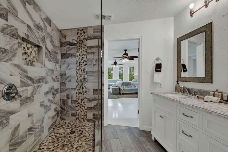 Bathroom 4, Grasslands Pool Hot Tub Hill Country Views, Blanco