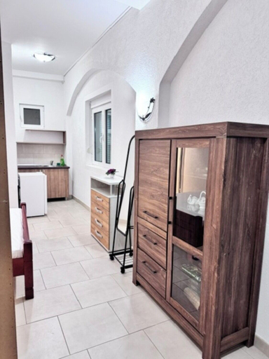Room 5, White Hills Apartments