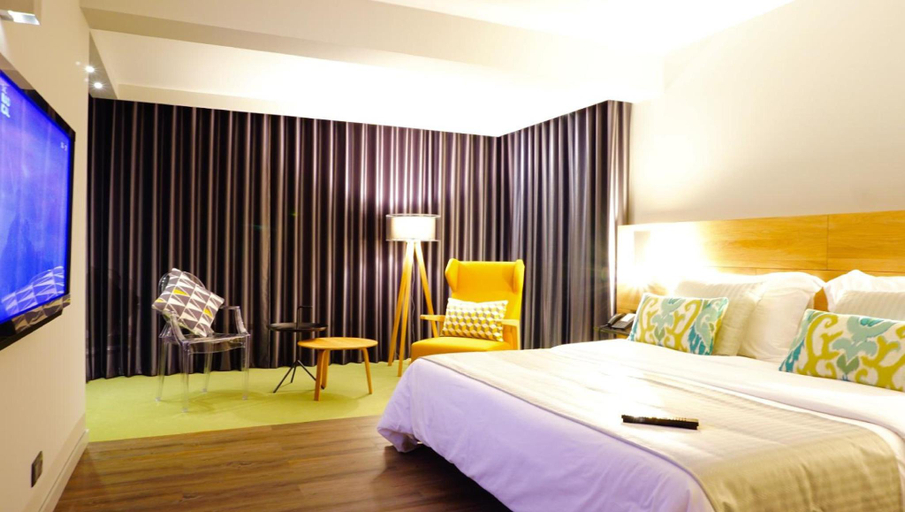 Bedroom 3, Garnet Inn & Suites, Orange