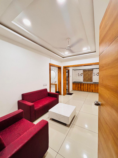 2, Hotel fun point , Anand