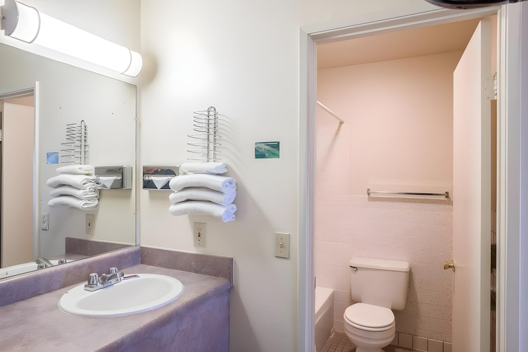 Bathroom 4, Ez 8 Motel Old Town, San Diego