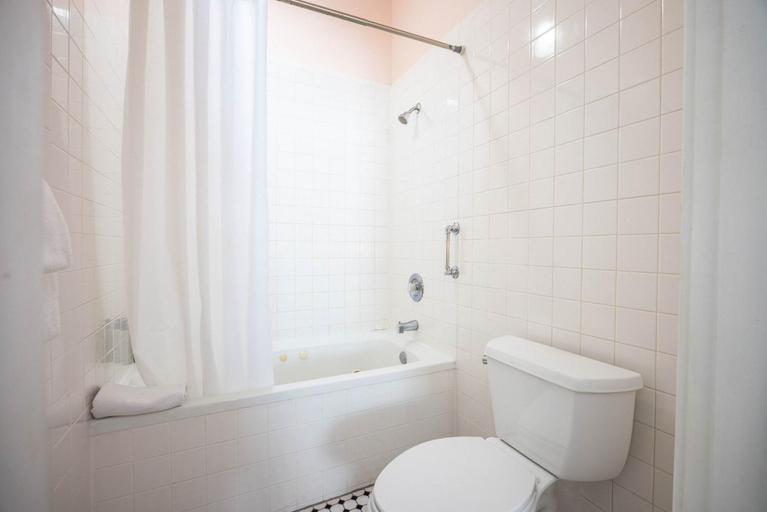 Bathroom 2, Deluxe King - Curry Mansion with Pool!, Monroe
