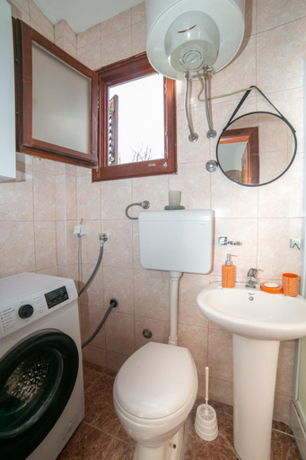 Bathroom 3, Plamenatz studio apartments
