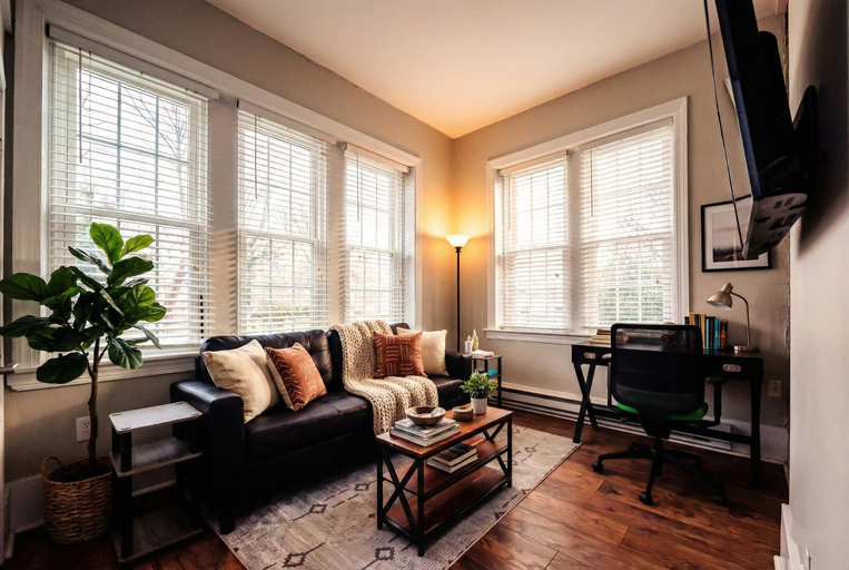 Others 4, Park Place- cozy modern space fully updated fast WiFi good coffee and easy parking, New Castle