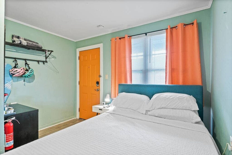 Room 3, Dive Into the 50s- Restored Motel in St Augustine, Saint Johns