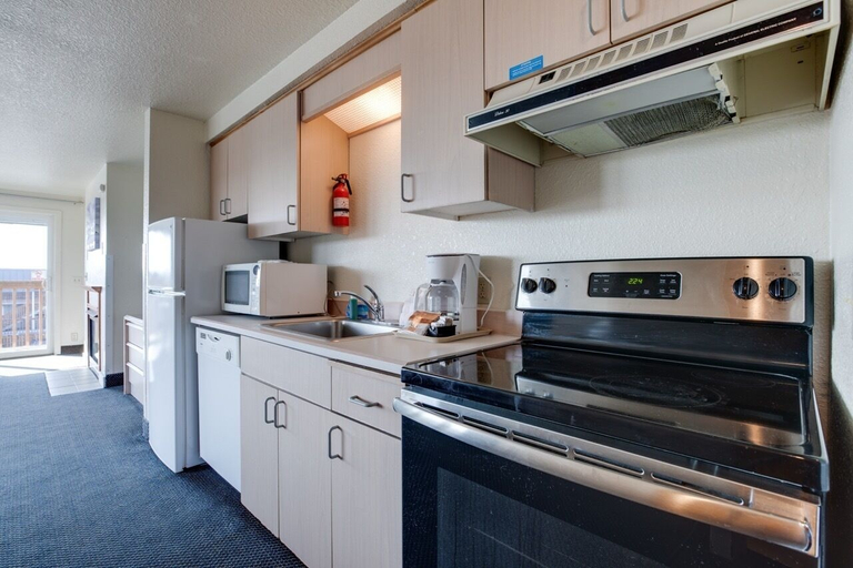 Others 5, Surfside Resort, Tillamook