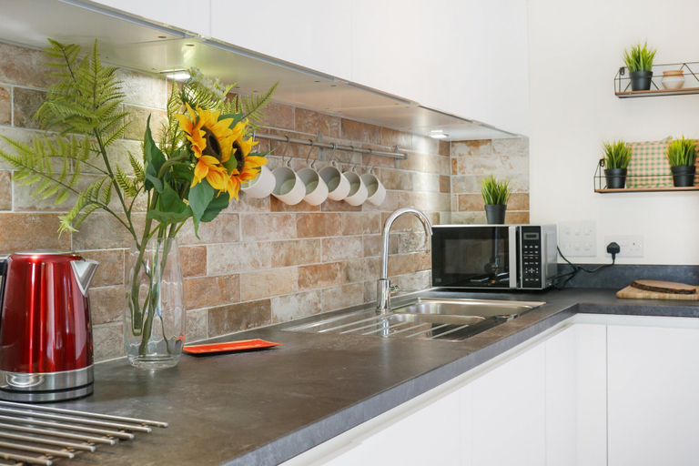 Private kitchen, Stylish 2-Bed Flat Near Central London, London