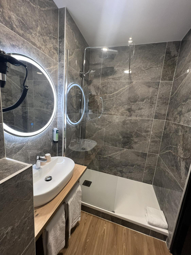 Bathroom 4, Logis Hotel Altina, Eure