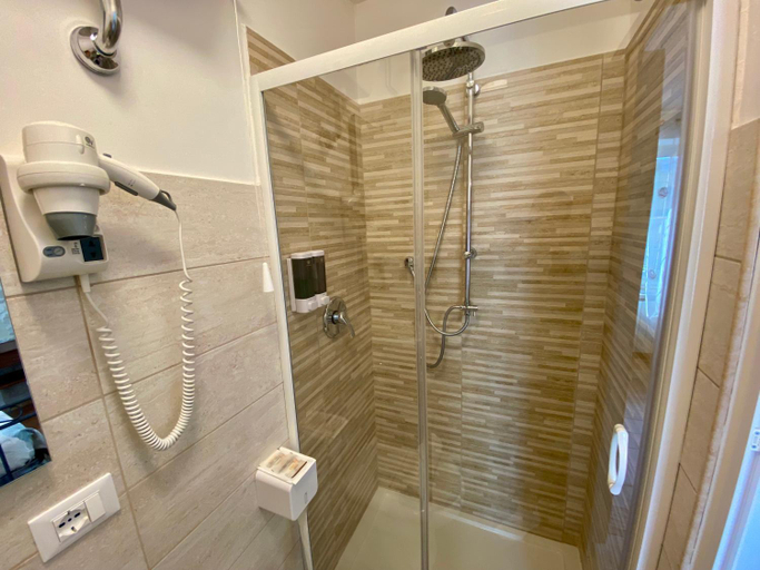 Bathroom 5, La Casa Di Nonna Tella, Latina