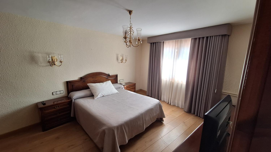 Bedroom 2, Hotel La Coma, Girona