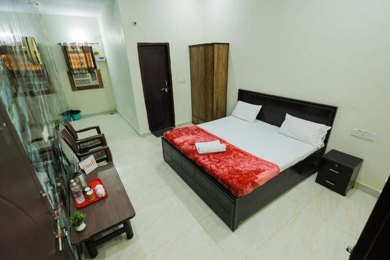 Room 5, Omji Ashram Vrindavan, Mathura
