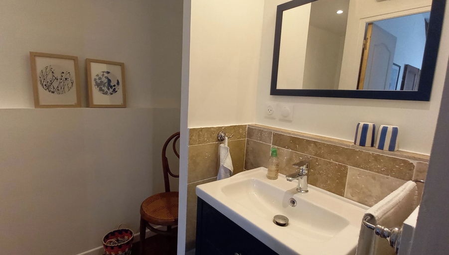 Bathroom 5, La Némerie, Sarthe