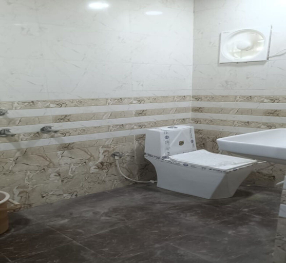 Bathroom, Hotel AramNest, Rae Bareli