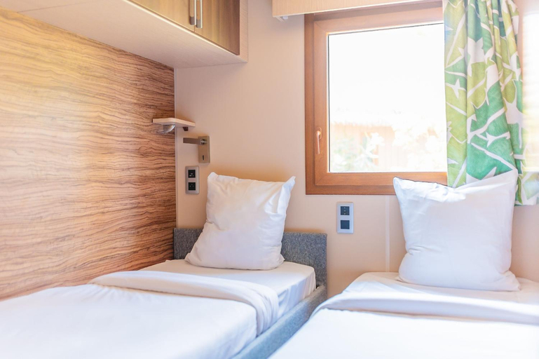 Bedroom 3, Kon Tiki, Var
