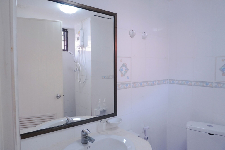 Bathroom 4, GO INN Patong Beach, Phuket Island