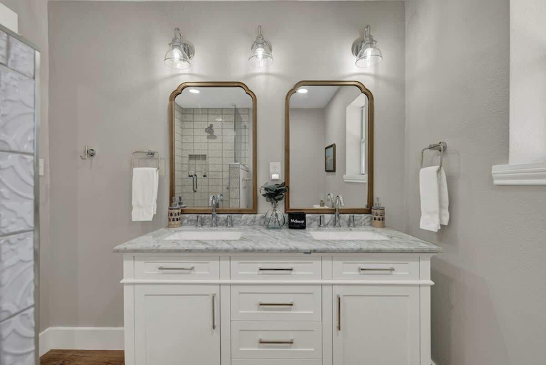 Bathroom 4, Weitz Getaway With Private Pool Two Hot Tubs, Gillespie