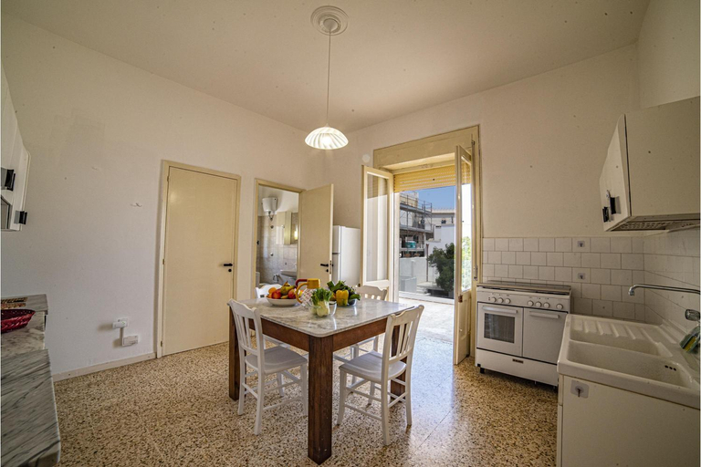 Kitchen 5, Villa Giulia Sea View, Lecce
