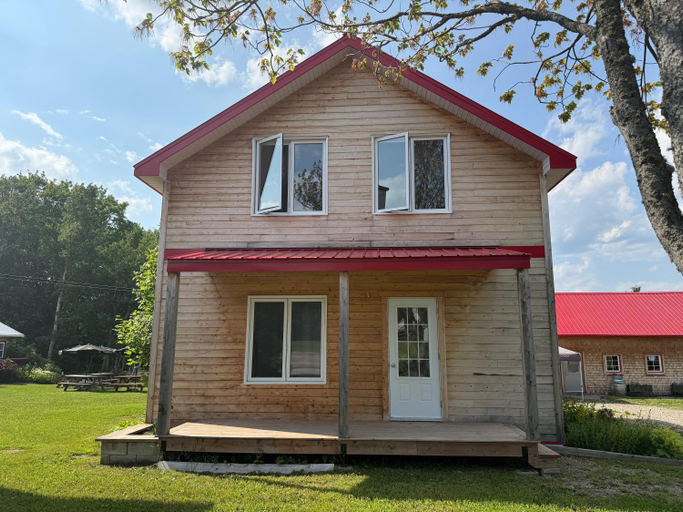 Exterior & Views
