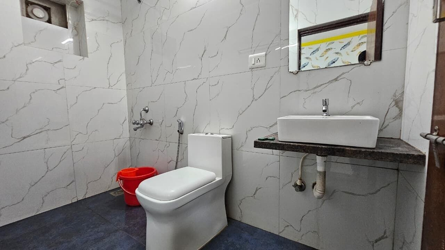 Bathroom, Poonam Grand, North Goa