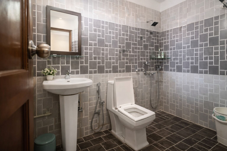 Bathroom 3, Aesquire Homestay, Nainital