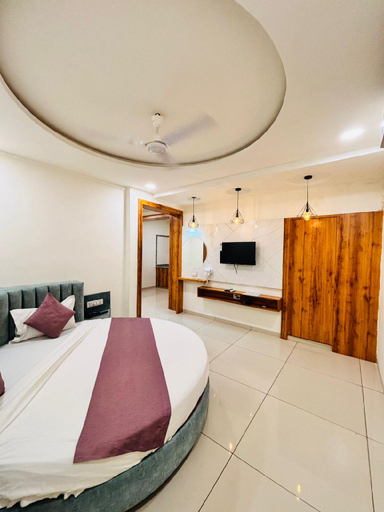 3, Hotel fun point , Anand