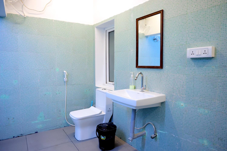 Bathroom 3, The Garden Bay, Puducherry