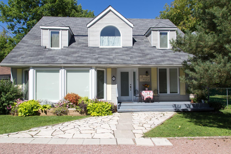 Exterior & Views
